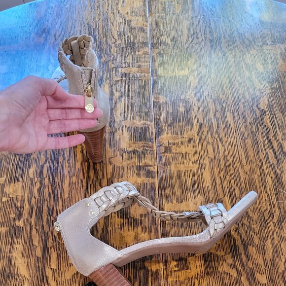 Adrienne Vittadini Gold Sandals. Back zipper. Cushioned footbed. Size 7. - Picture 9 of 16